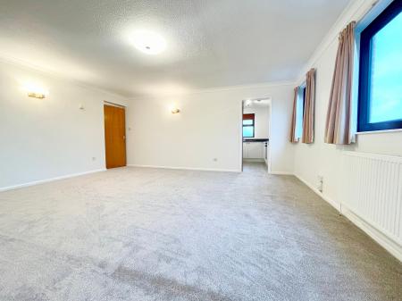 2 bedroom Flat to let in 130 Hales Road, Cheltenham, GL52