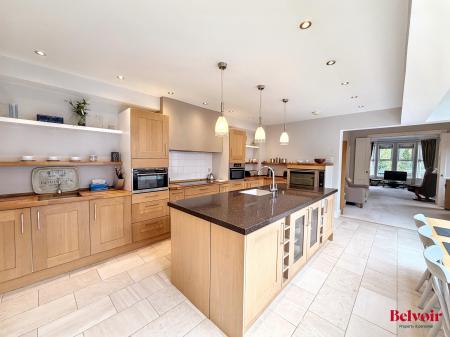 4 bedroom Semi-detached house for sale in Kensington Avenue, Cheltenham, GL50
