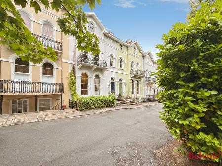 2 bedroom Apartment for sale in St Georges Road, Cheltenham, GL50
