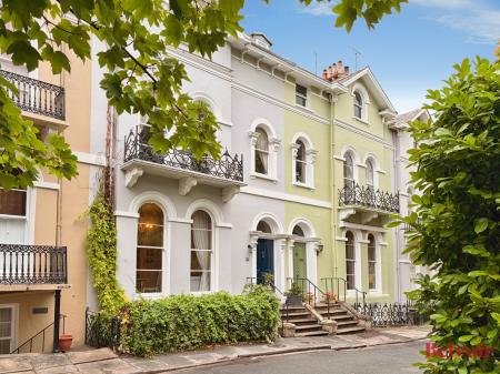 2 bedroom Apartment for sale in St Georges Road, Cheltenham, GL50