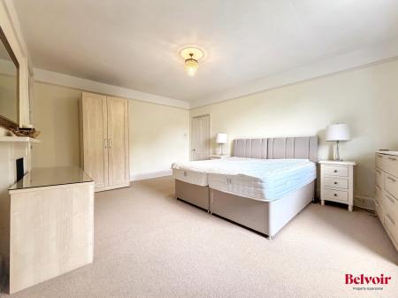 2 bedroom Apartment for sale in St Georges Road, Cheltenham, GL50