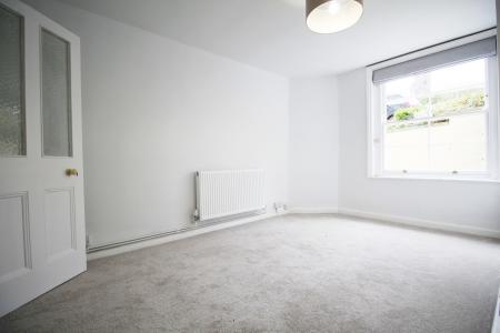 1 bedroom Flat to let in Battledown Approach, Cheltenham, GL52