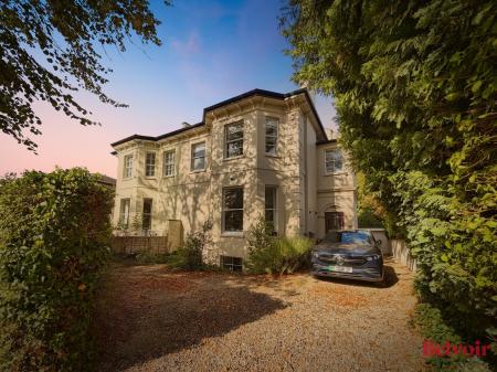 4 Battledown Approach, Cheltenham, GL52