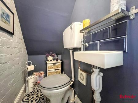 2 bedroom Terraced House for sale in Blacksmith Lane, Prestbury, Cheltenham, GL52