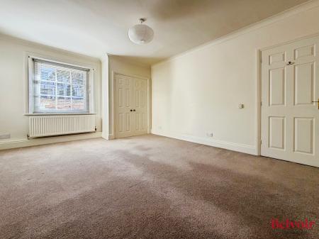 4 bedroom Apartment to let in Clarence Road, Pittville, Cheltenham, GL52