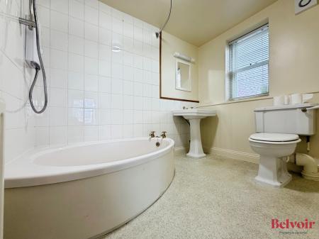 4 bedroom Apartment to let in Clarence Road, Pittville, Cheltenham, GL52