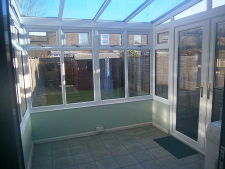 3 bedroom Terraced House to let in Russell Drive, Stanpit, BH23