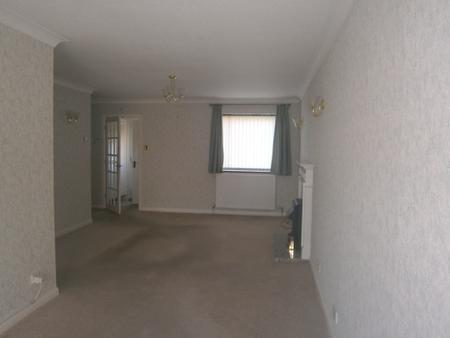 3 bedroom Terraced House to let in Russell Drive, Stanpit, BH23