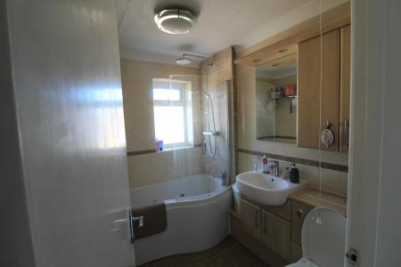 2 bedroom Flat to let in Fairmile Road, Christchurch, BH23