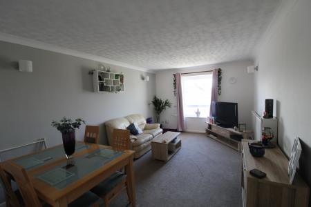 2 bedroom Flat to let in Fairmile Road, Christchurch, BH23