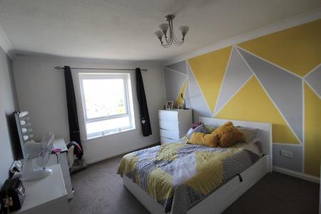 2 bedroom Flat to let in Fairmile Road, Christchurch, BH23