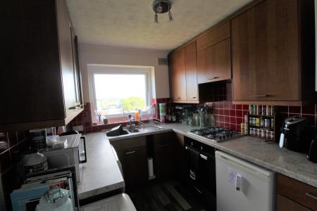 2 bedroom Flat to let in Fairmile Road, Christchurch, BH23