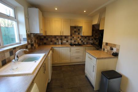 3 bedroom Terraced House to let in Clive Road, Highcliffe, BH23