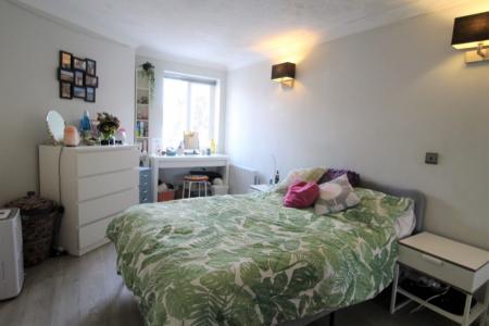 1 bedroom Flat to let in Bargates, Christchurch, BH23