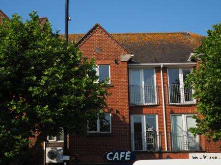 1 bedroom Flat to let in Bargates, Christchurch, BH23