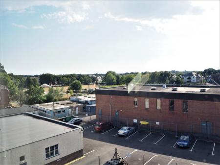 1 bedroom Flat to let in Station Road, New Milton, BH25
