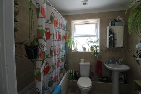 2 bedroom Flat to let in Oak Avenue, Christchurch, BH23
