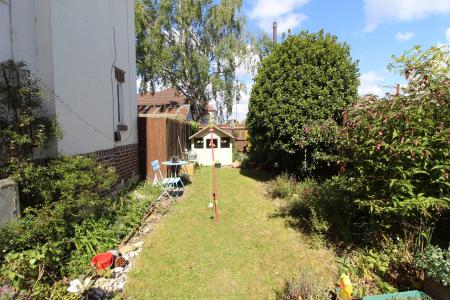 2 bedroom Flat to let in Oak Avenue, Christchurch, BH23