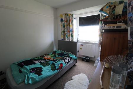2 bedroom Flat to let in Oak Avenue, Christchurch, BH23