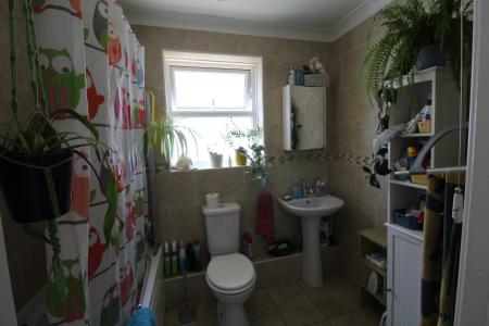 2 bedroom Flat to let in Oak Avenue, Christchurch, BH23
