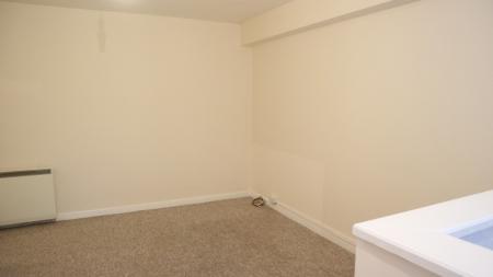 1 bedroom Flat to let in Station Road, New Milton, BH25