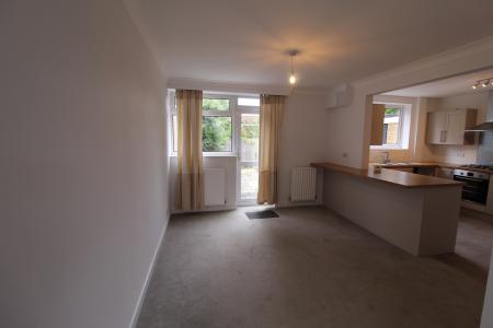 3 bedroom Terraced House to let in St Georges Close, Highcliffe, BH23