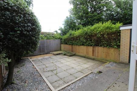 3 bedroom Terraced House to let in St Georges Close, Highcliffe, BH23