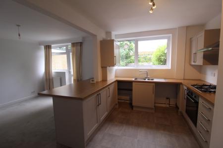 3 bedroom Terraced House to let in St Georges Close, Highcliffe, BH23