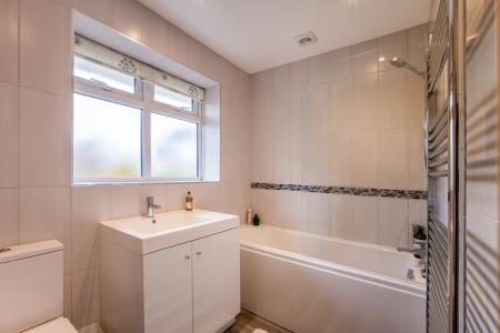 3 bedroom Detached house to let in Mudeford, Christchurch, BH23