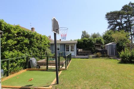 4 bedroom Detached house to let in The Grove, West Christchurch, Christchurch, BH23