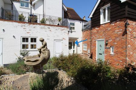 2 bedroom Flat to let in Salisbury Road, Burton, BH23