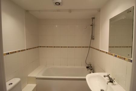 2 bedroom Flat to let in Newlands Road, Christchurch, BH23