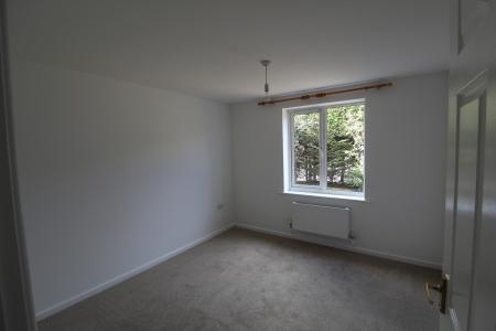 2 bedroom Flat to let in Newlands Road, Christchurch, BH23