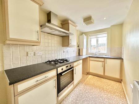 2 bedroom Flat to let in Newlands Road, Christchurch, BH23