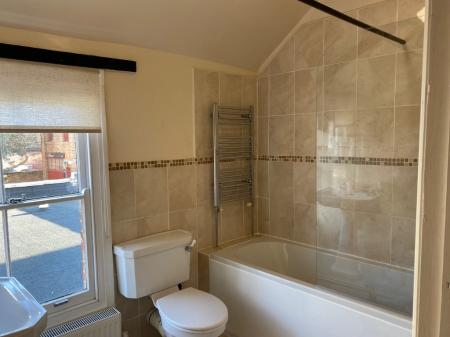 1 bedroom Flat to let in Bargates, Christchurch, BH23