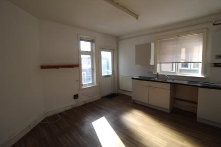 3 bedroom Flat to let in Tuckton Road, Bournemouth, BH6