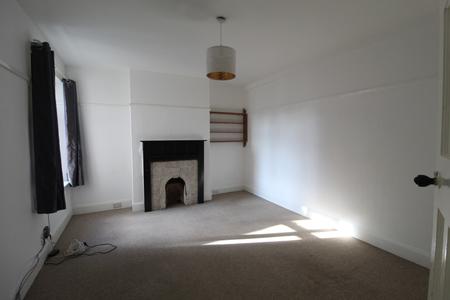 3 bedroom Flat to let in Tuckton Road, Bournemouth, BH6