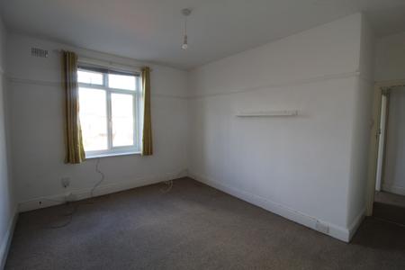 3 bedroom Flat to let in Tuckton Road, Bournemouth, BH6