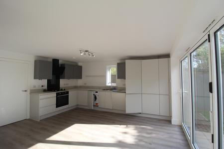 3 bedroom Detached house to let in Grove Gardens, West Christchurch, Christchurch, BH23