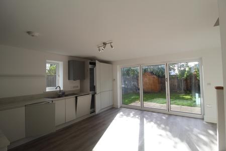 3 bedroom Detached house to let in Grove Gardens, West Christchurch, Christchurch, BH23