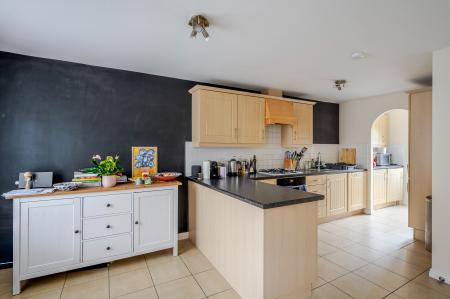 4 bedroom Town house for sale in Hakewill Way, Colchester, CO4