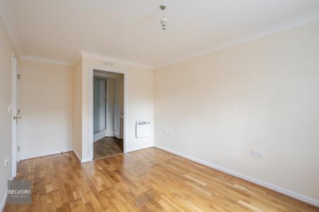 2 bedroom Flat for sale in Albany Gardens, Hythe, Colchester, CO2