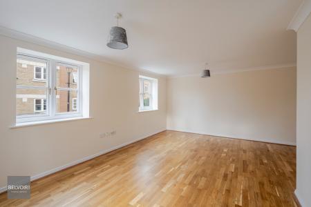 2 bedroom Flat for sale in Albany Gardens, Hythe, Colchester, CO2