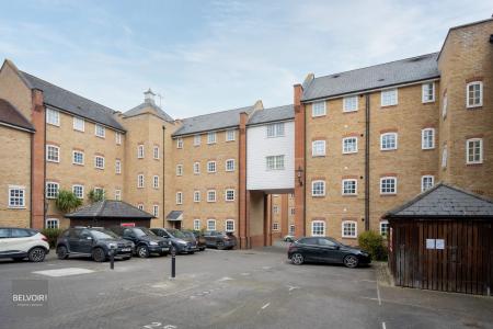 2 bedroom Flat for sale in Albany Gardens, Hythe, Colchester, CO2