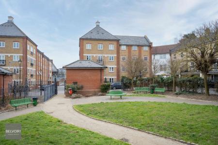 2 bedroom Flat for sale in Albany Gardens, Hythe, Colchester, CO2