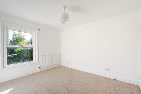 2 bedroom End of terrace house for sale in Nayland Road, Colchester, CO4