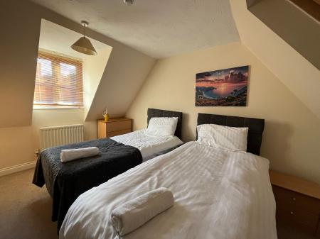 5 bedroom Semi-detached house to let in Hatcher Crescent, Hythe Quay, Colchester, CO2