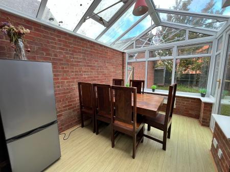 5 bedroom Semi-detached house to let in Hatcher Crescent, Hythe Quay, Colchester, CO2