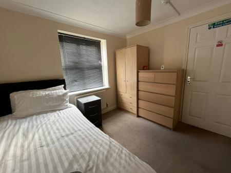 5 bedroom Semi-detached house to let in Hatcher Crescent, Hythe Quay, Colchester, CO2