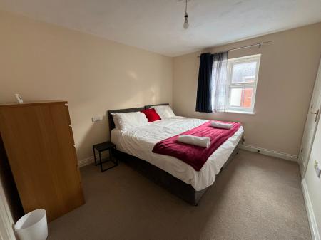 5 bedroom Semi-detached house to let in Hatcher Crescent, Hythe Quay, Colchester, CO2